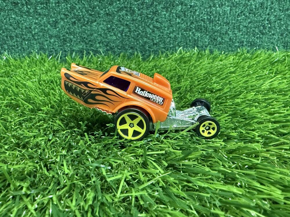 Hot Wheels Halloween Trick Rodger Dodger Orange Flame Diecast Car 2013 Malaysia